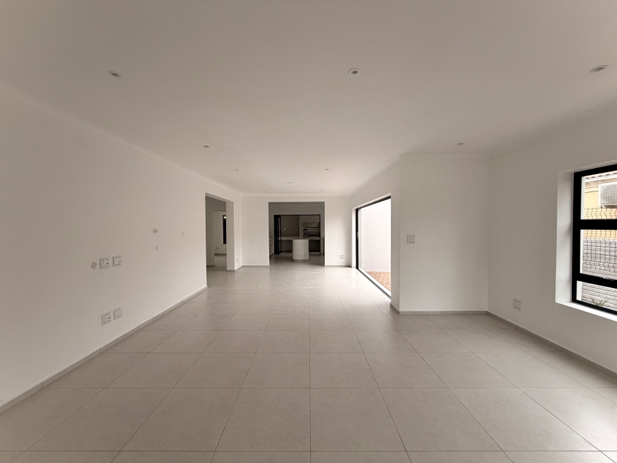 To Let 4 Bedroom Property for Rent in Heritage Park Western Cape